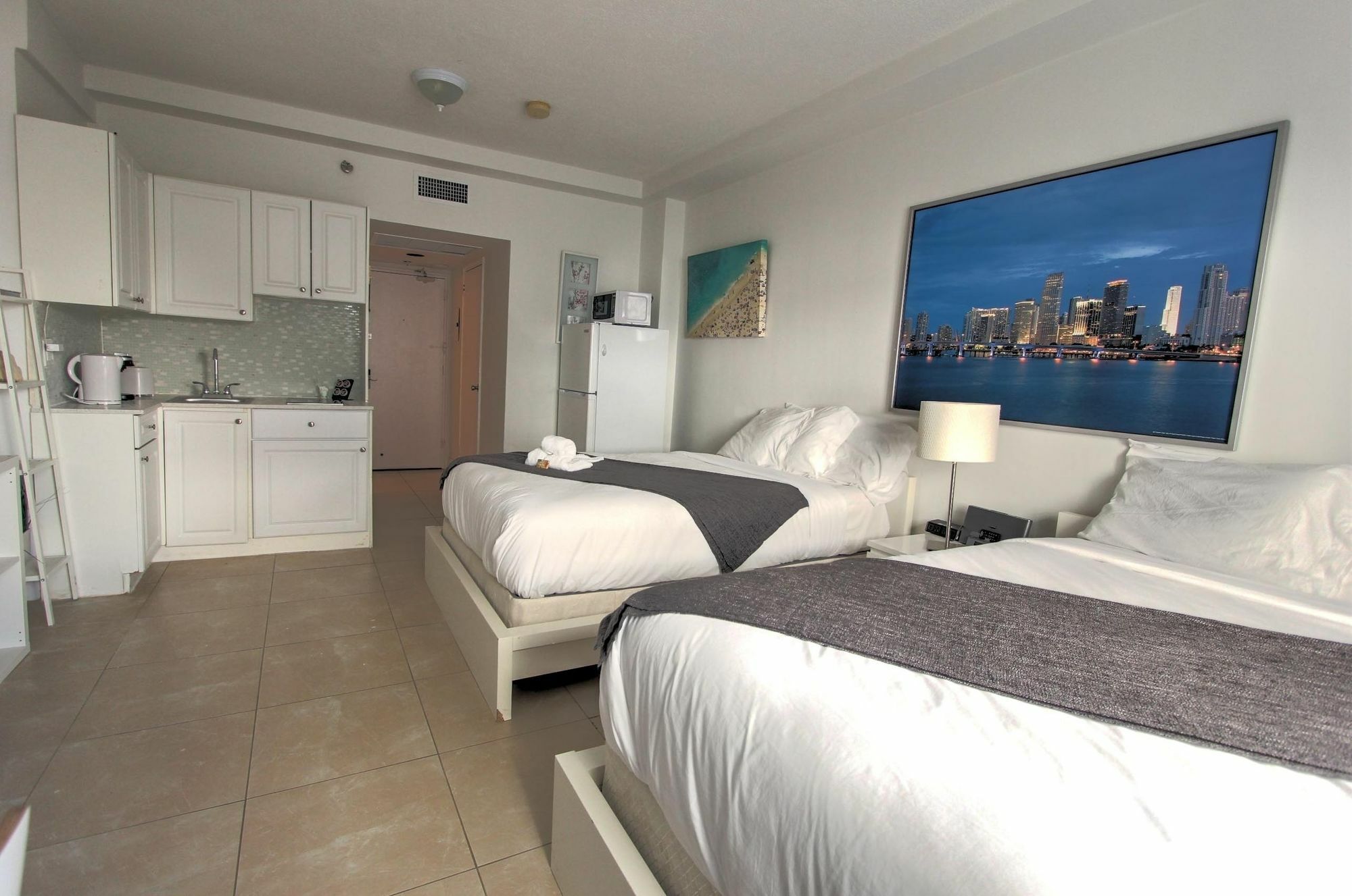 Private Apartments At The Casablanca Miami Beach Zewnętrze zdjęcie